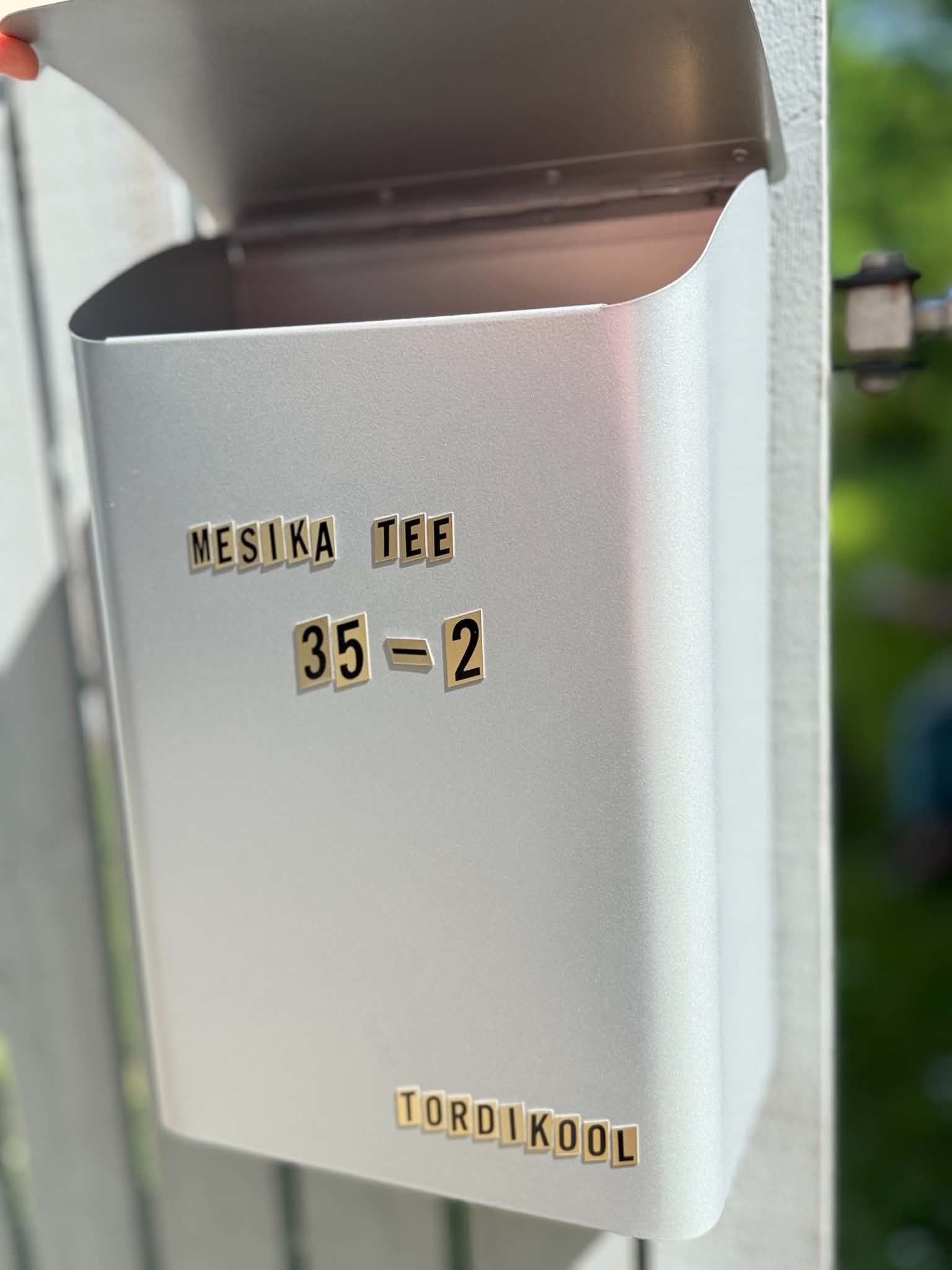 Tordikool suhkrupildi postkast Mesika tee 35-2, kust saab pildile järele tulla 24/7